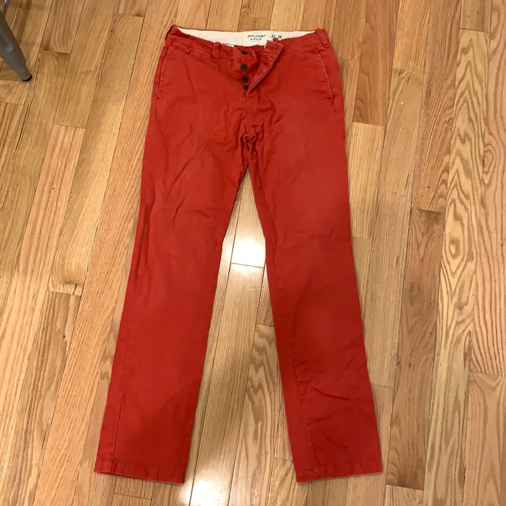 Abercrombie 32x34 red pants. Very little wear. Great condition.